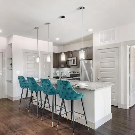 Lux, Lavish&Spacious 2/2 w/ rental car option